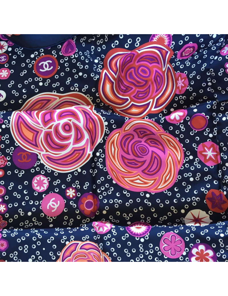 Foulard CHANEL en soie bleu foncé