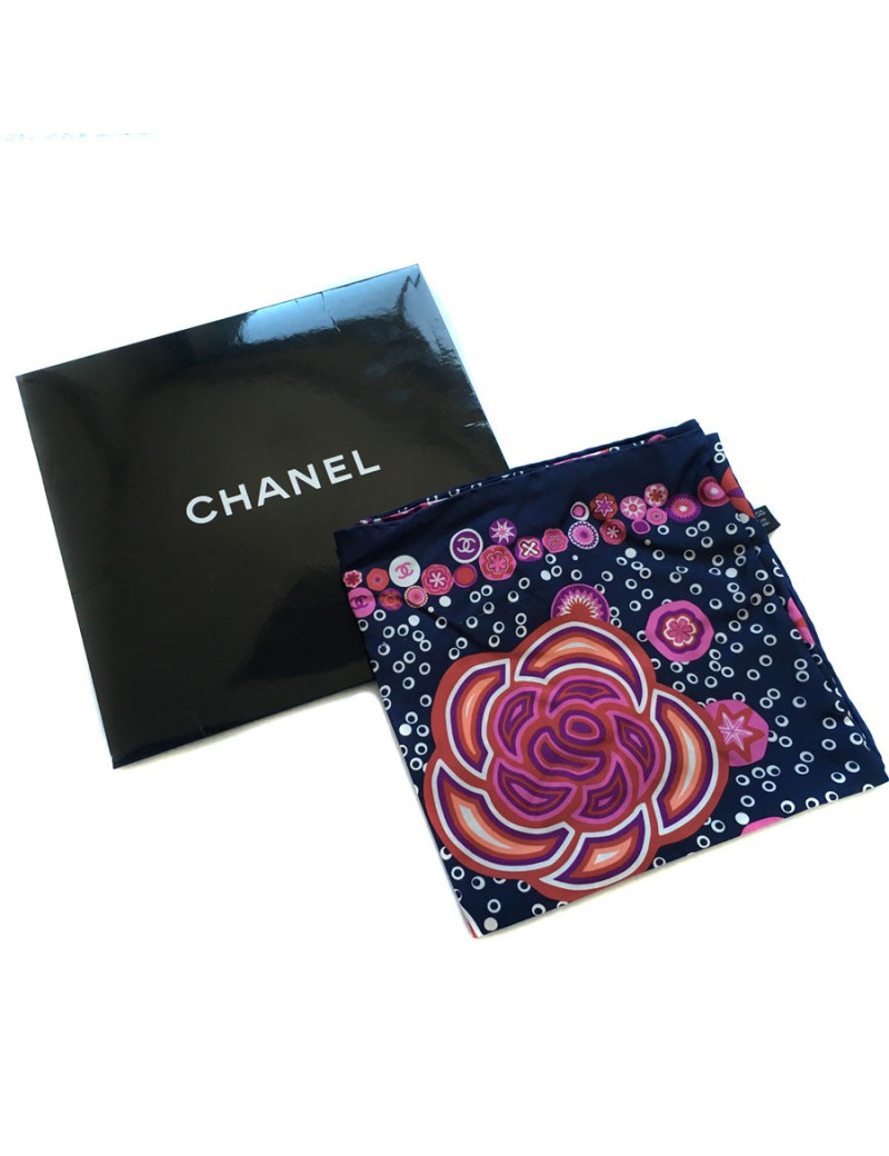 Foulard CHANEL en soie bleu foncé