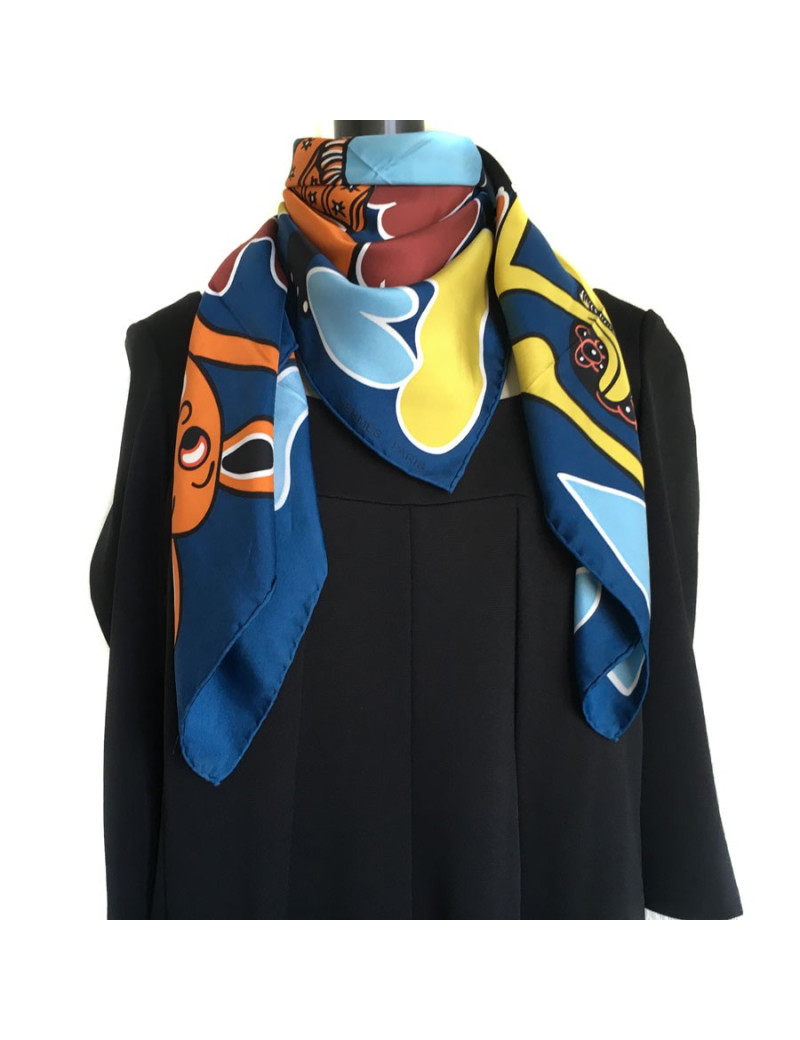 Carré HERMES "Lilanga" en soie bleu