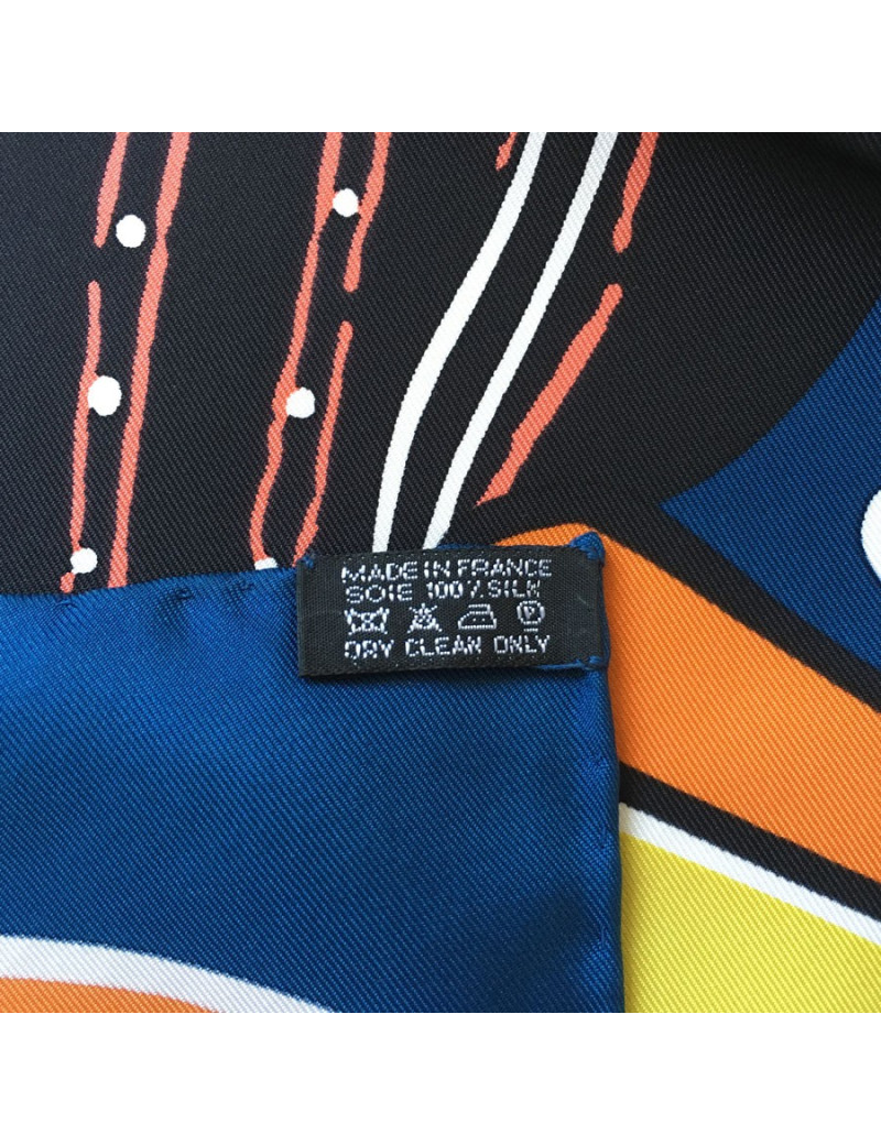 Carré HERMES "Lilanga" en soie bleu