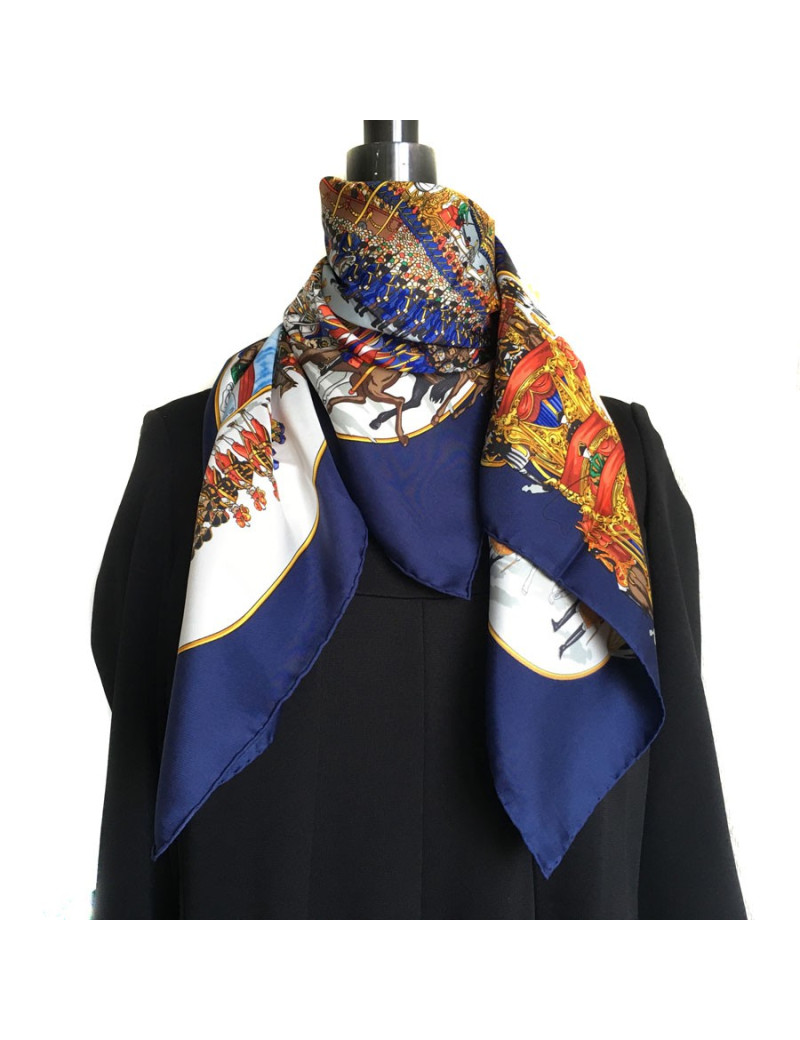 Carré HERMES "Grand cortège à Moscou" en soie bleu
