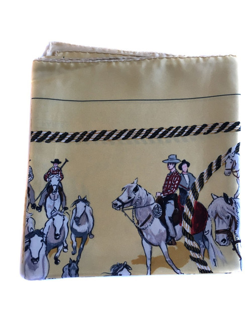 Carré HERMES "La Camargue" en soie jaune pâle