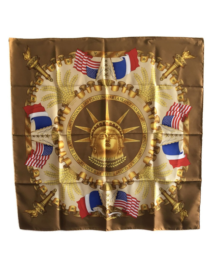 Carré HERMES "Liberty" en soie marron et or