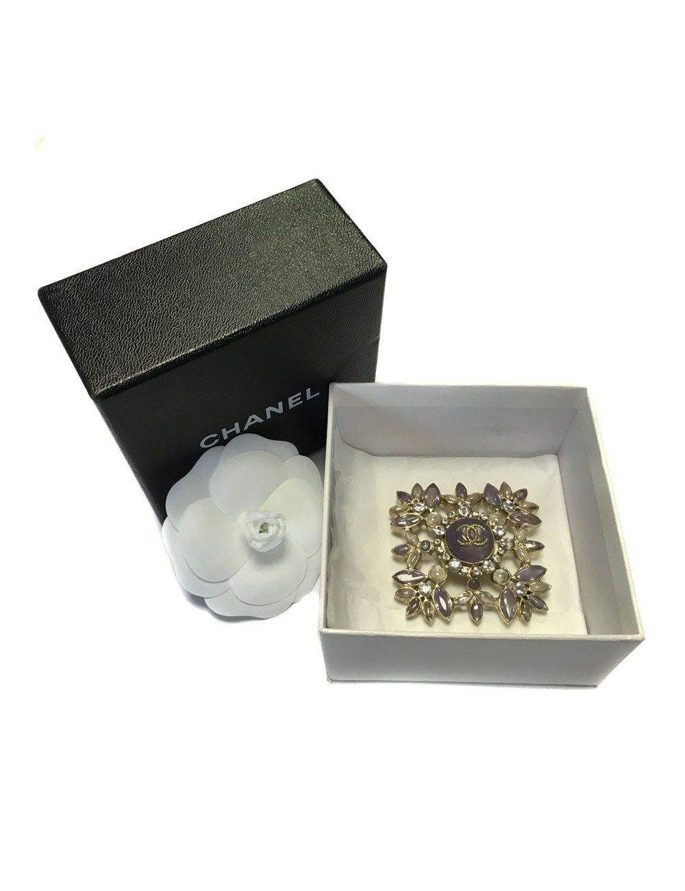 Brooch purple CHANEL in glass and gold metal