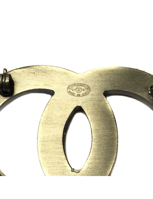 Broche CHANEL CC en métal argenté et strass