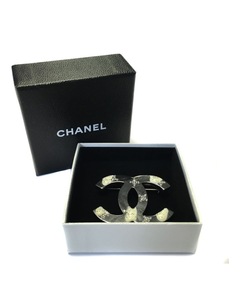 PIN CHANEL CC in rhinestone and silver metal