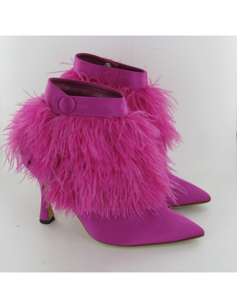 Escarpins satin et plumes rose MANOLO BLAHNIK
