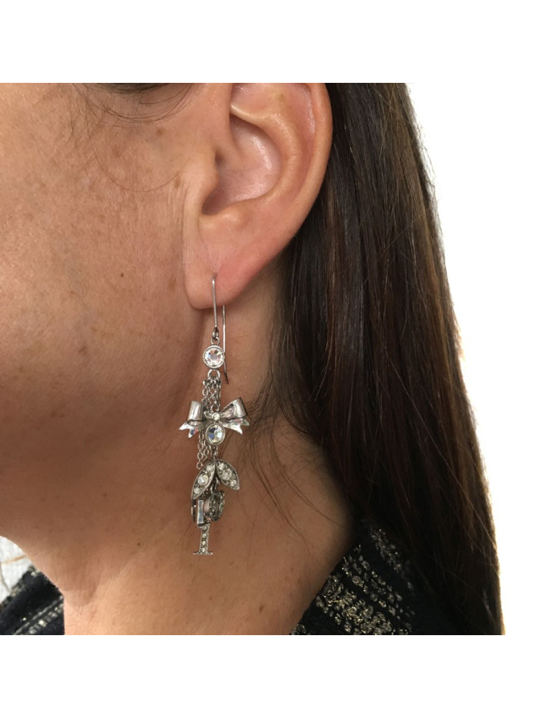 Boucles d'oreille clous DIOR en métal argenté et strass