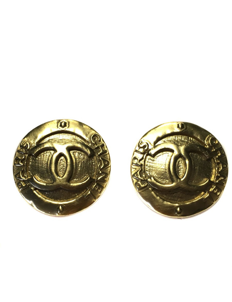 CHANEL round clip-on earrings in gilded metal 