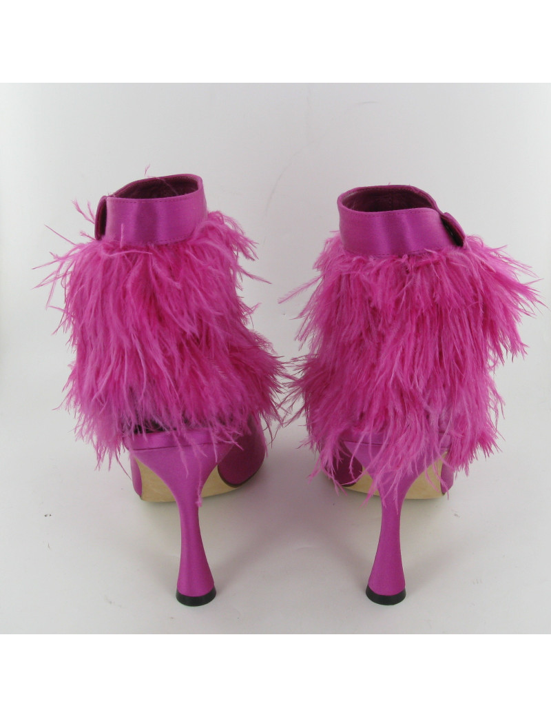 Escarpins satin et plumes rose MANOLO BLAHNIK