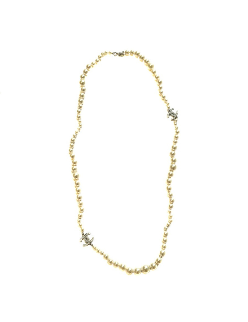 Sautoir CHANEL en perles nacrées