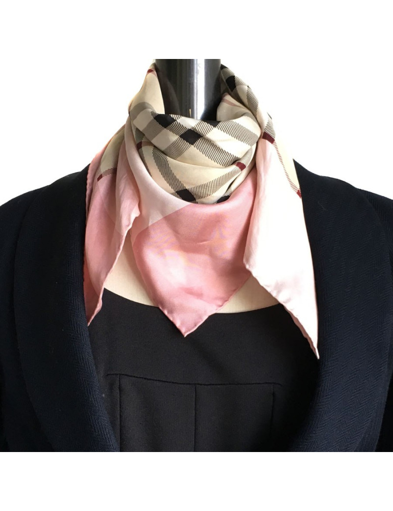 XXX Foulard BURBERRY en soie à bord rose