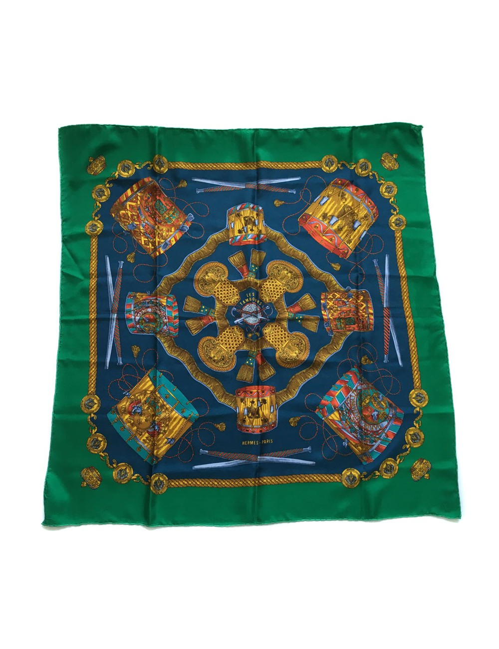 Carré HERMES "Les Tambours en soie bleu, or et vert