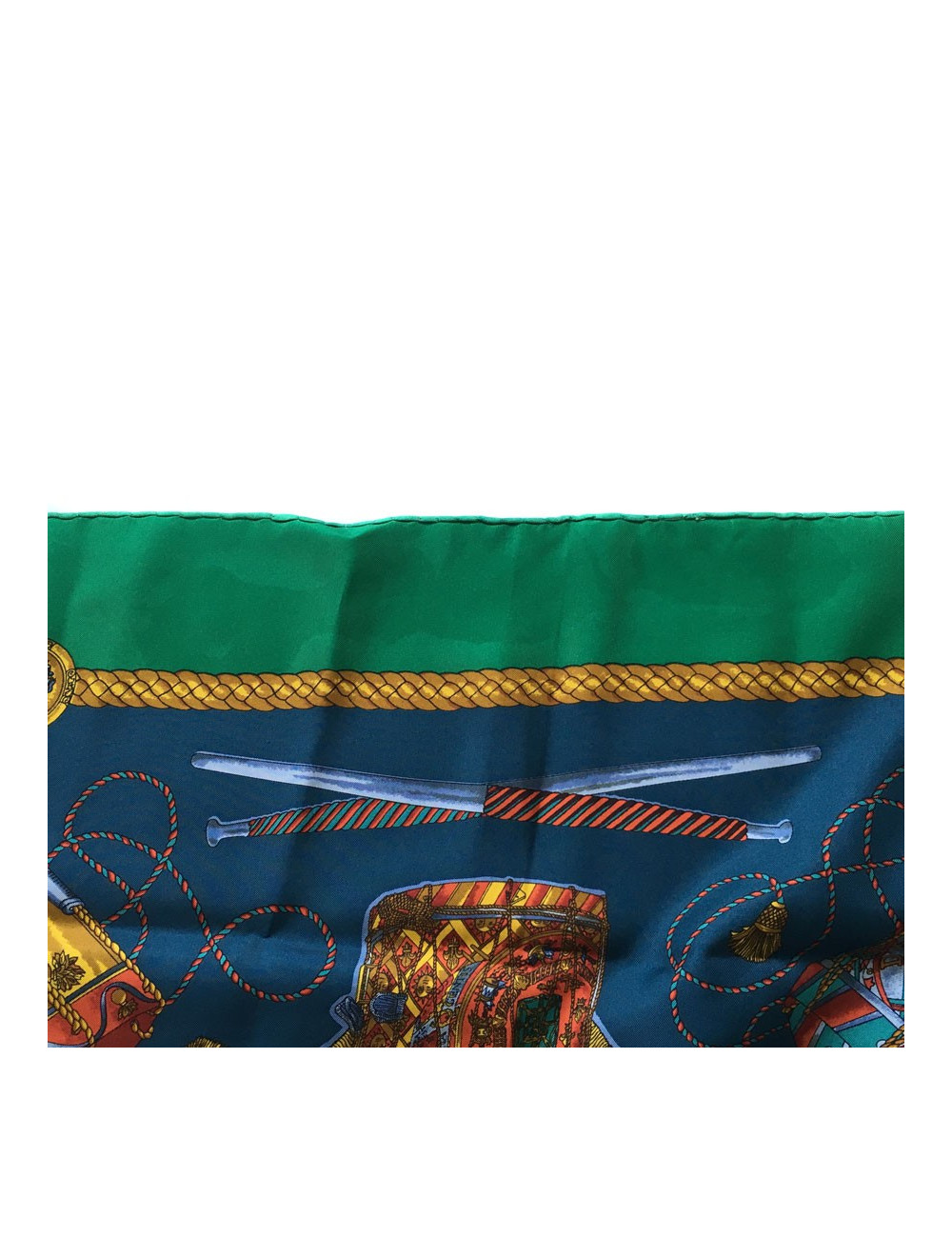 Carré HERMES "Les Tambours" en soie bleu, or et vert