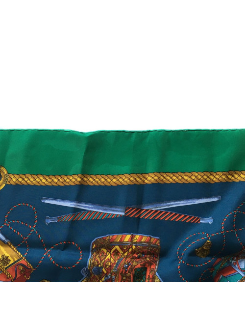 Carré HERMES "Les Tambours" en soie bleu, or et vert