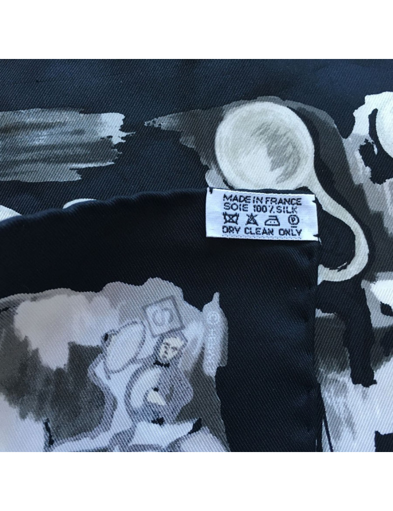 Gavroche HERMES "Concerto" en soie noir, gris  et blanc