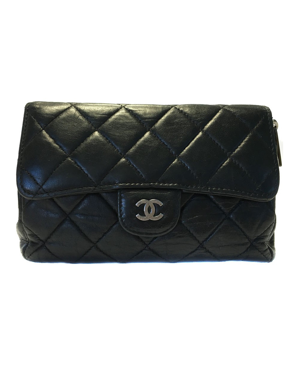 Pochette CHANEL en cuir noir matelassé