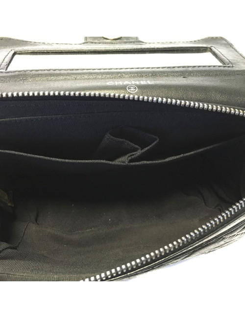 Pochette CHANEL en cuir noir matelassé
