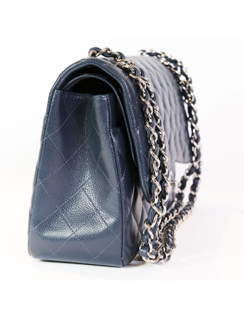 Sac jumbo CHANEL en cuir caviar bleu