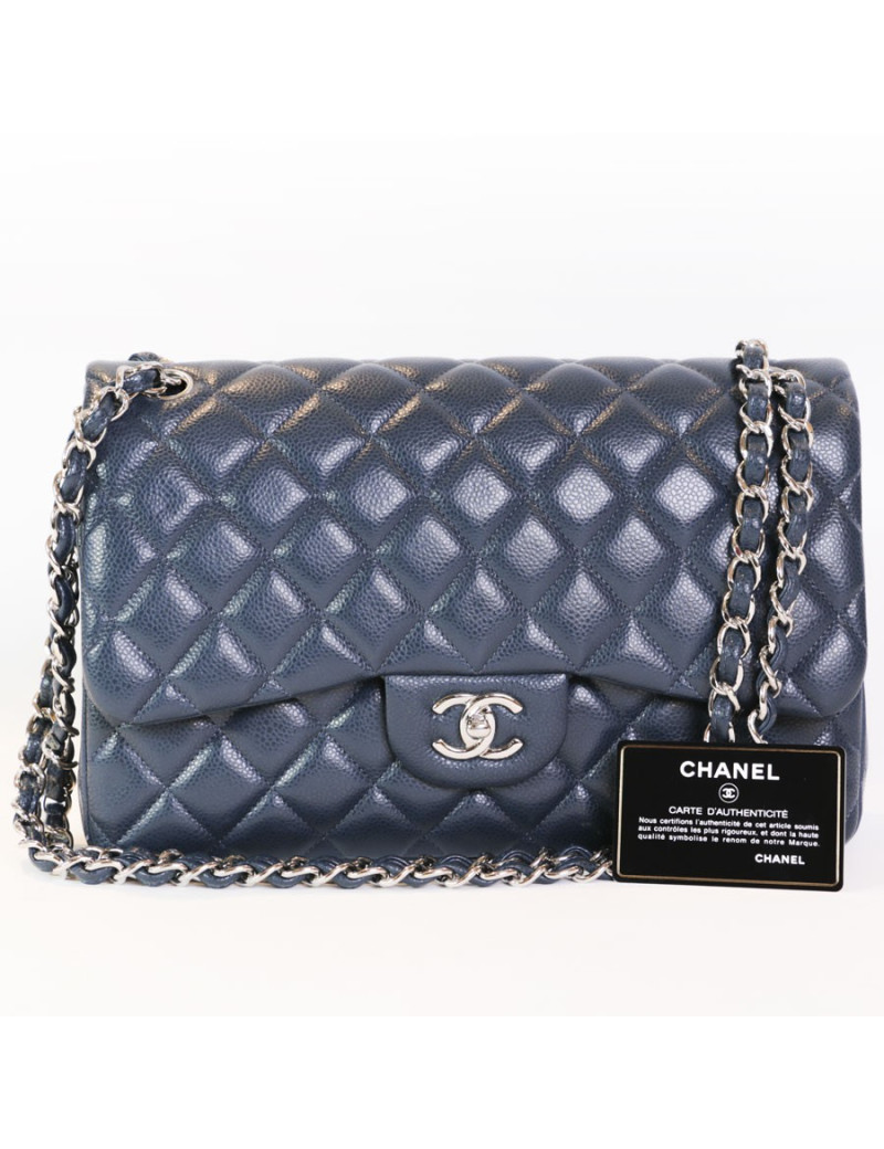 Sac jumbo CHANEL en cuir caviar bleu