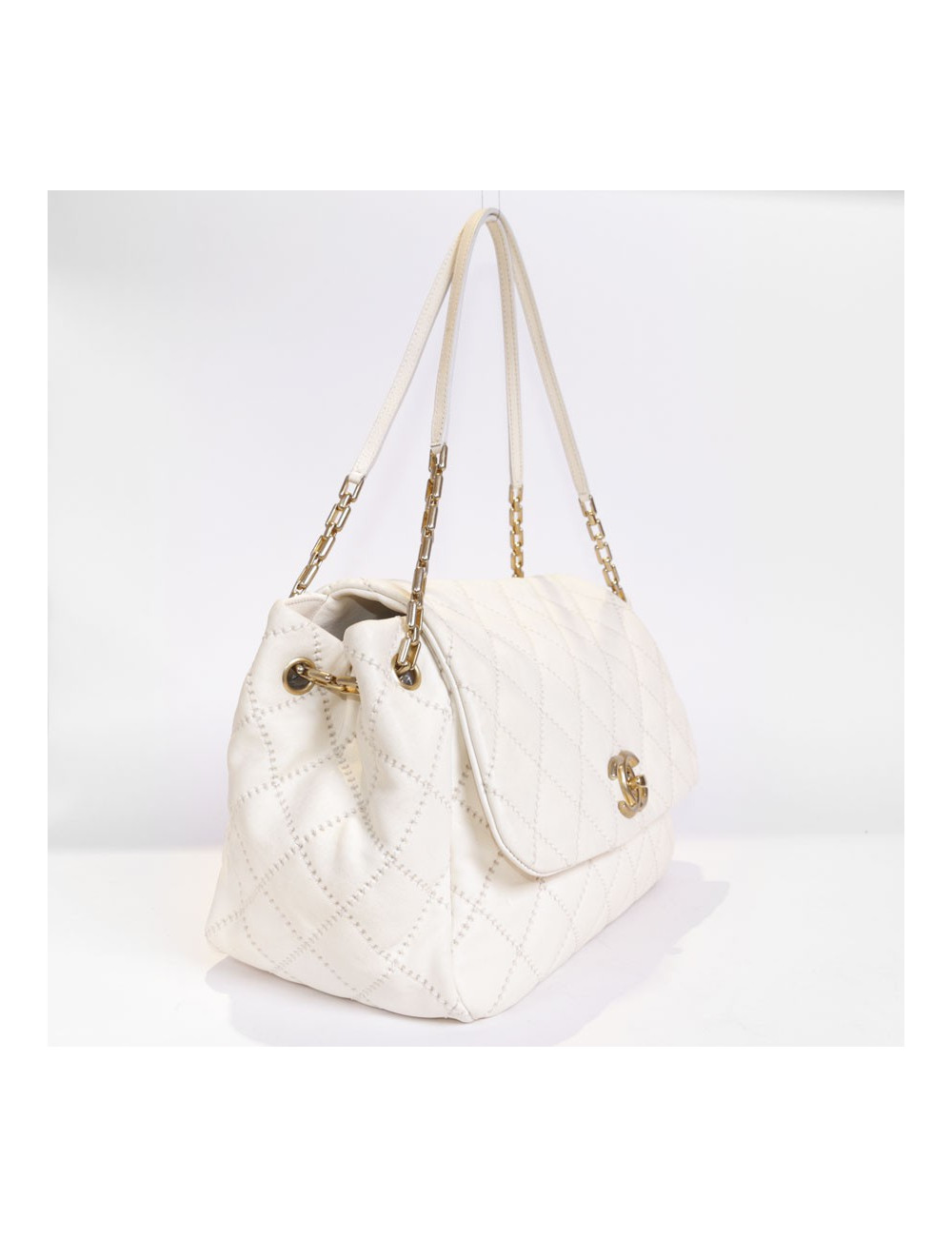 Sac CHANEL cuir matelassé beige