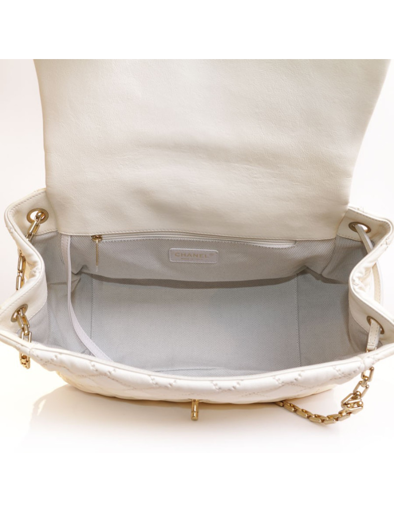 CHANEL quilted leather leather bag egg shell