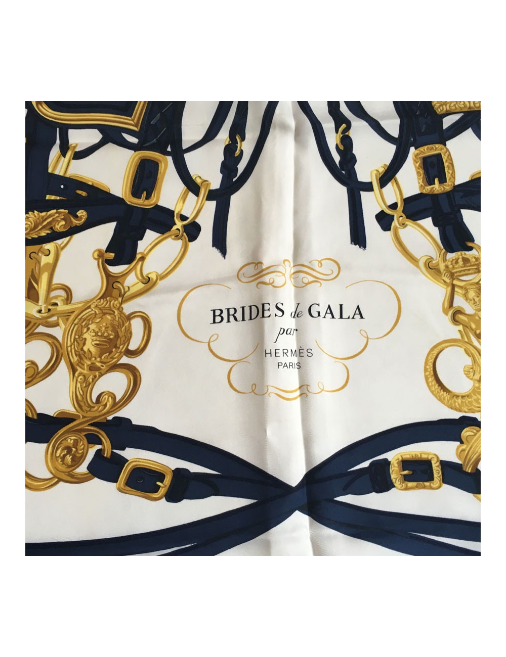 AUCTION square "Brides de Gala" in silk blue white