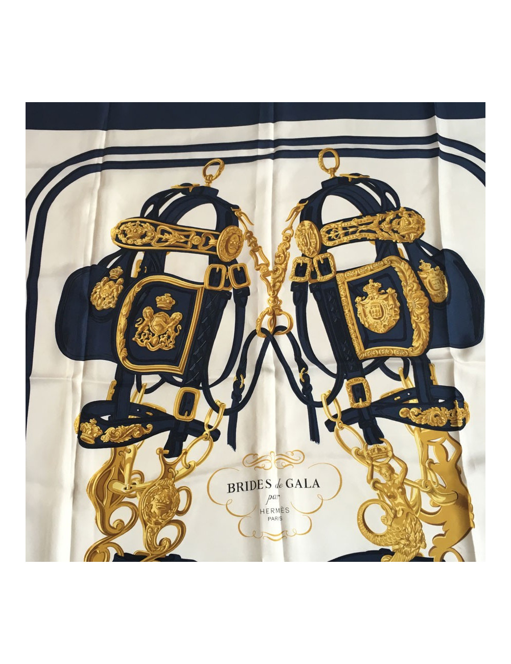 AUCTION square "Brides de Gala" in silk blue white