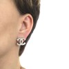 Boucles d'oreille clips CHANEL en métal argenté