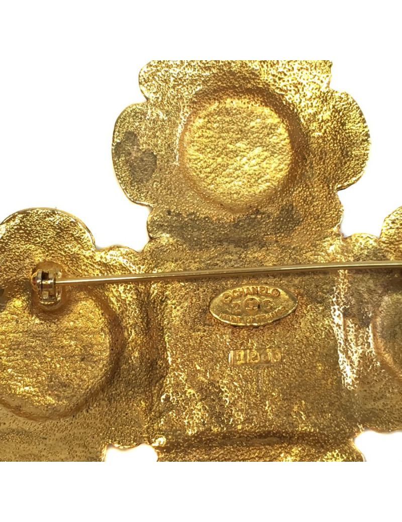 Adornment CHANEL brooch and earrings Vintage