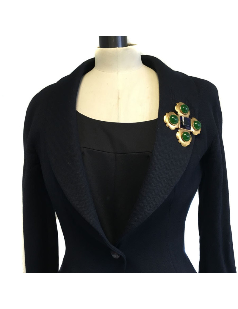 Adornment CHANEL brooch and earrings Vintage