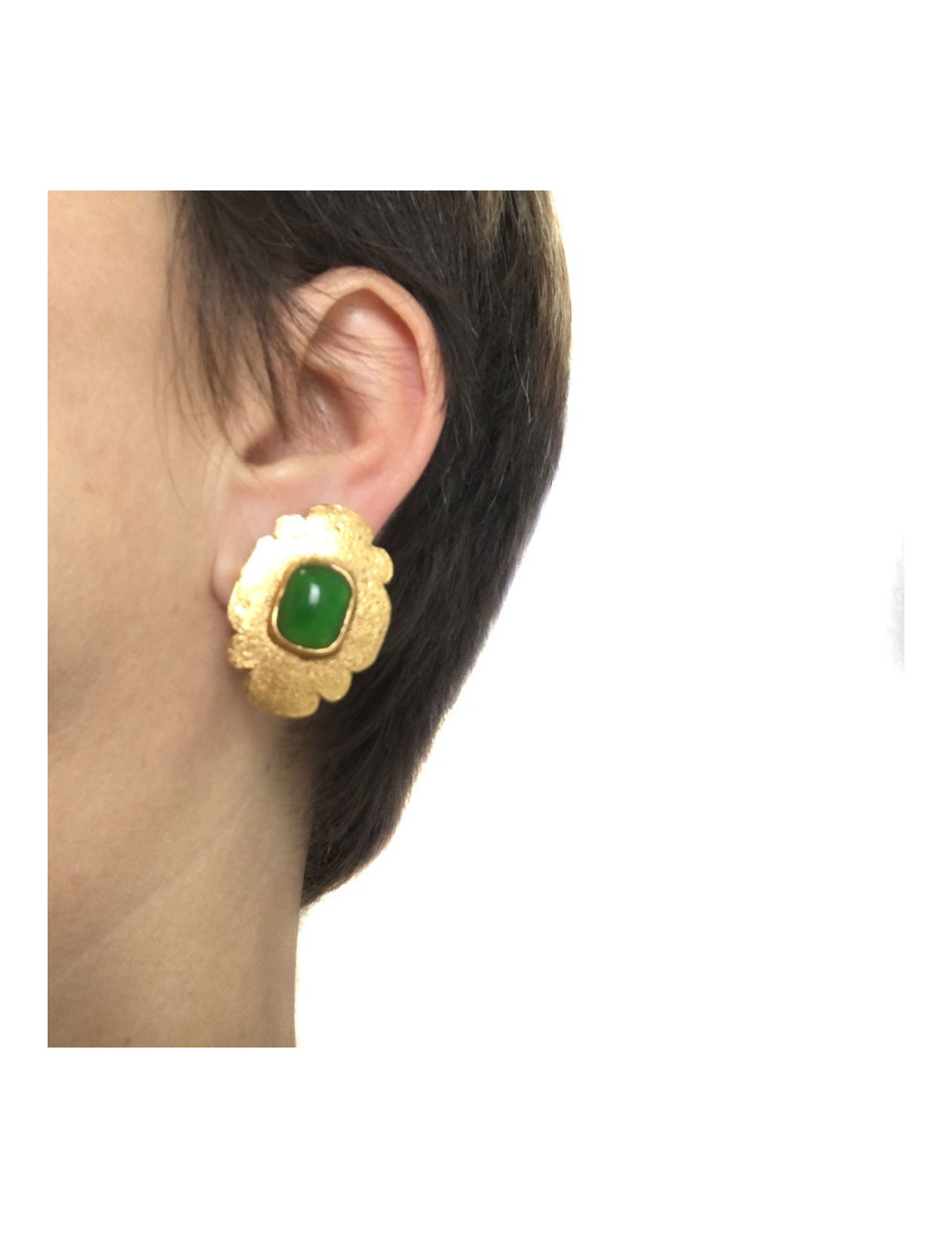 Adornment CHANEL brooch and earrings Vintage