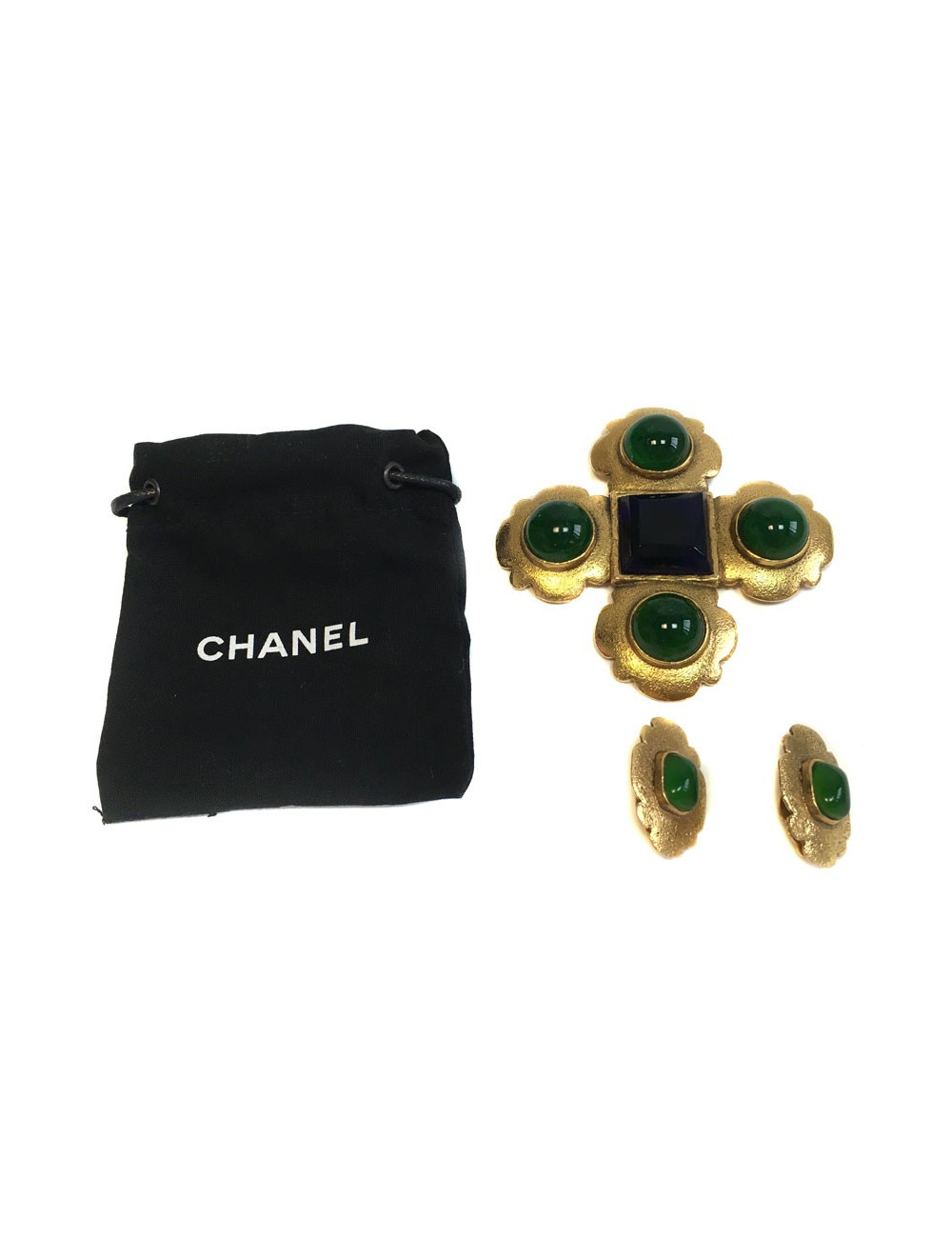 Adornment CHANEL brooch and earrings Vintage