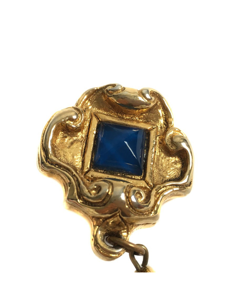 Unsigned pair of clip-on earrings in gilded metal and pearl