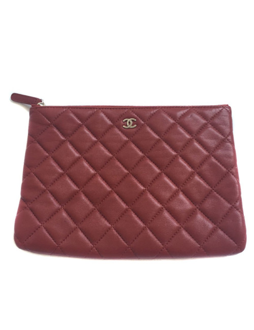 Pochette CHANEL en cuir matelassé bordeaux
