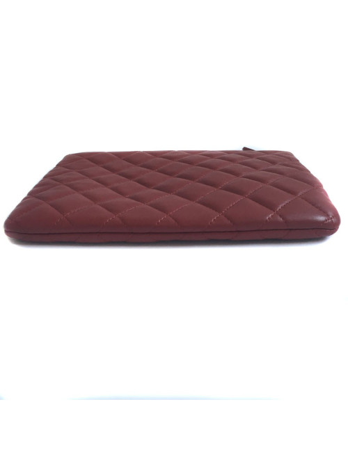 Pochette CHANEL en cuir matelassé bordeaux