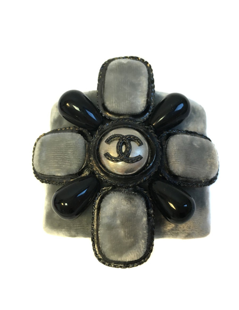 Manchette CHANEL velours gris et pâte de verre