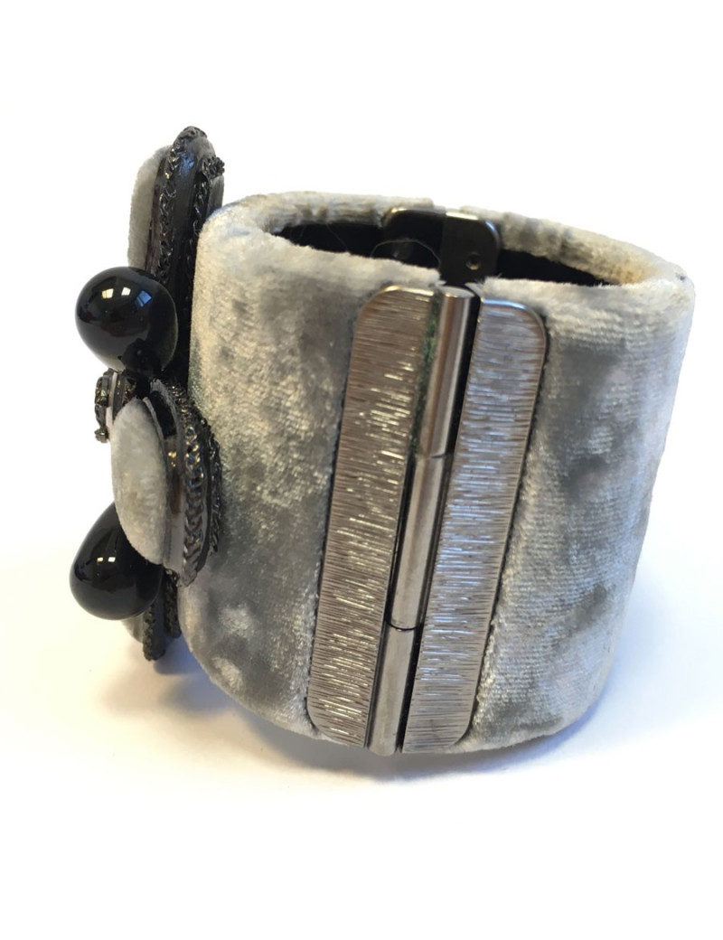 Manchette CHANEL velours gris et pâte de verre