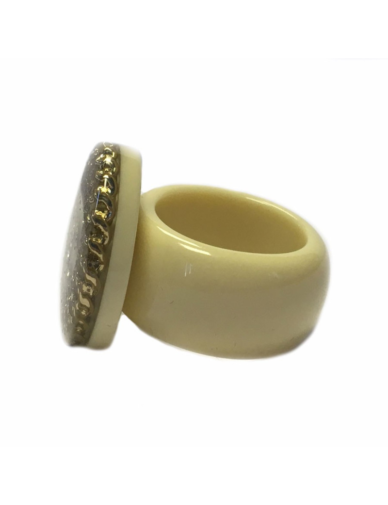 Ring CHANEL T53 cream with inclusions of chains and CC in rhinestone