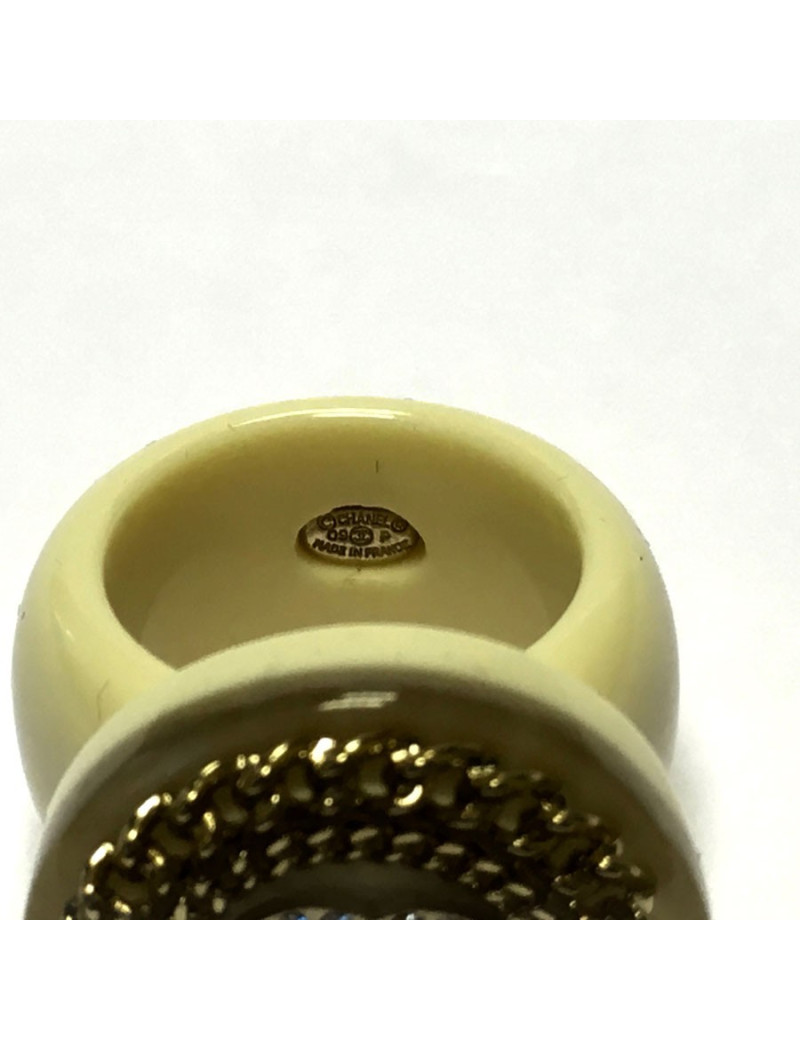 Ring CHANEL T53 cream with inclusions of chains and CC in rhinestone
