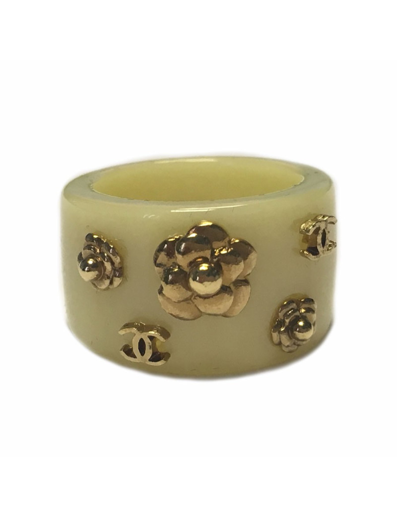 Bague CHANEL beige et camélia doré T53