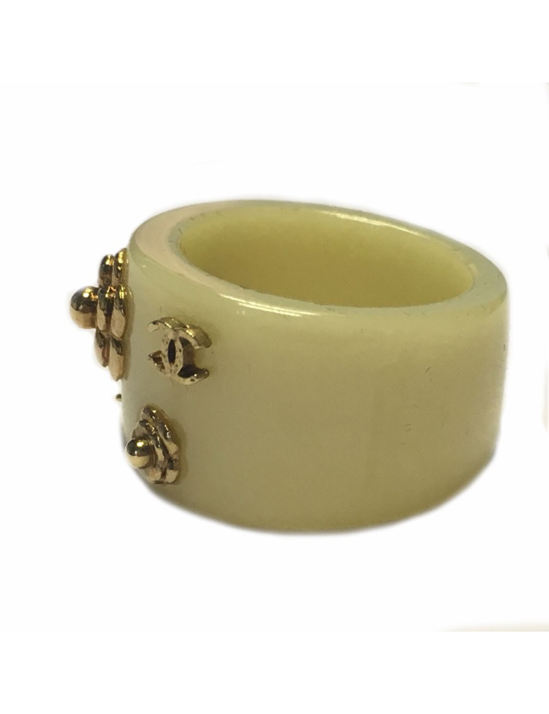 Bague CHANEL beige et camélia doré T53