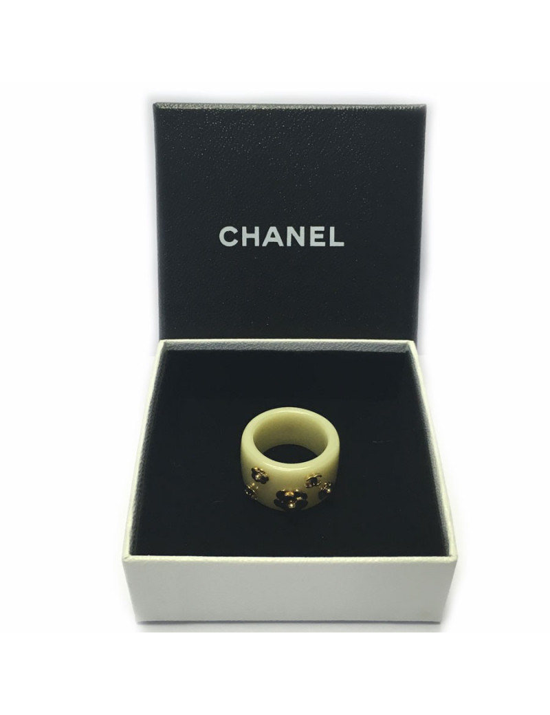 Bague CHANEL beige et camélia doré T53