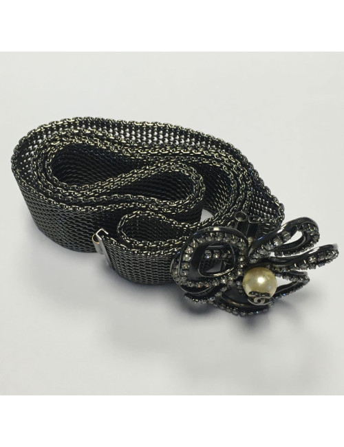 Ceinture CHANEL en maille argent noirci et camélia