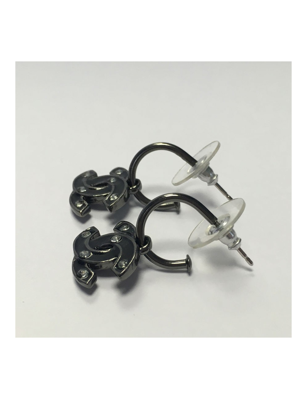 Nails Chanel earrings