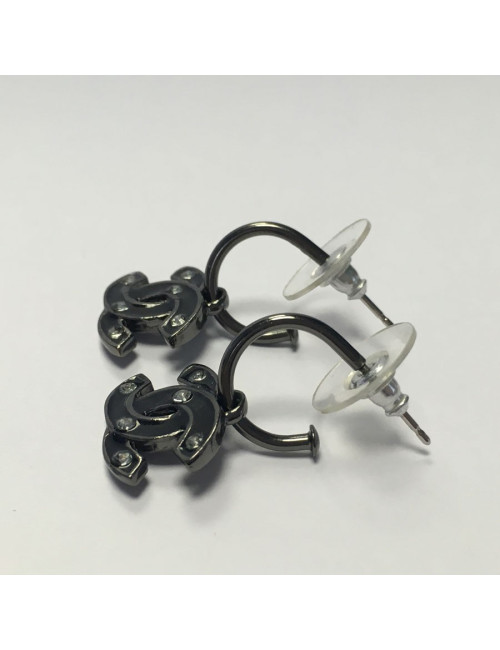 Nails Chanel earrings