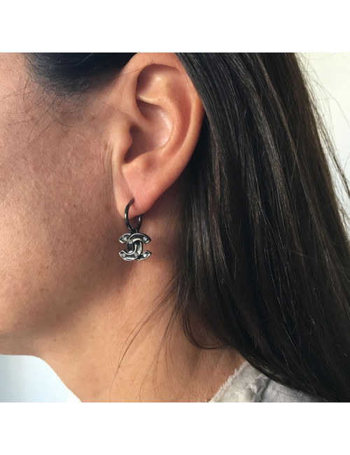 Nails Chanel earrings