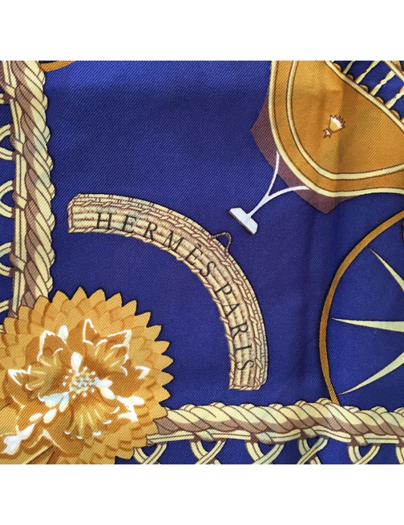 Carré de soie HERMES "Voitures paniers" bleu et or