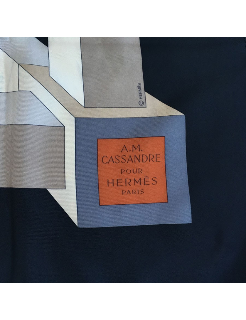 Carré HERMES A.M CASSANDRE pour HERMES en soie 