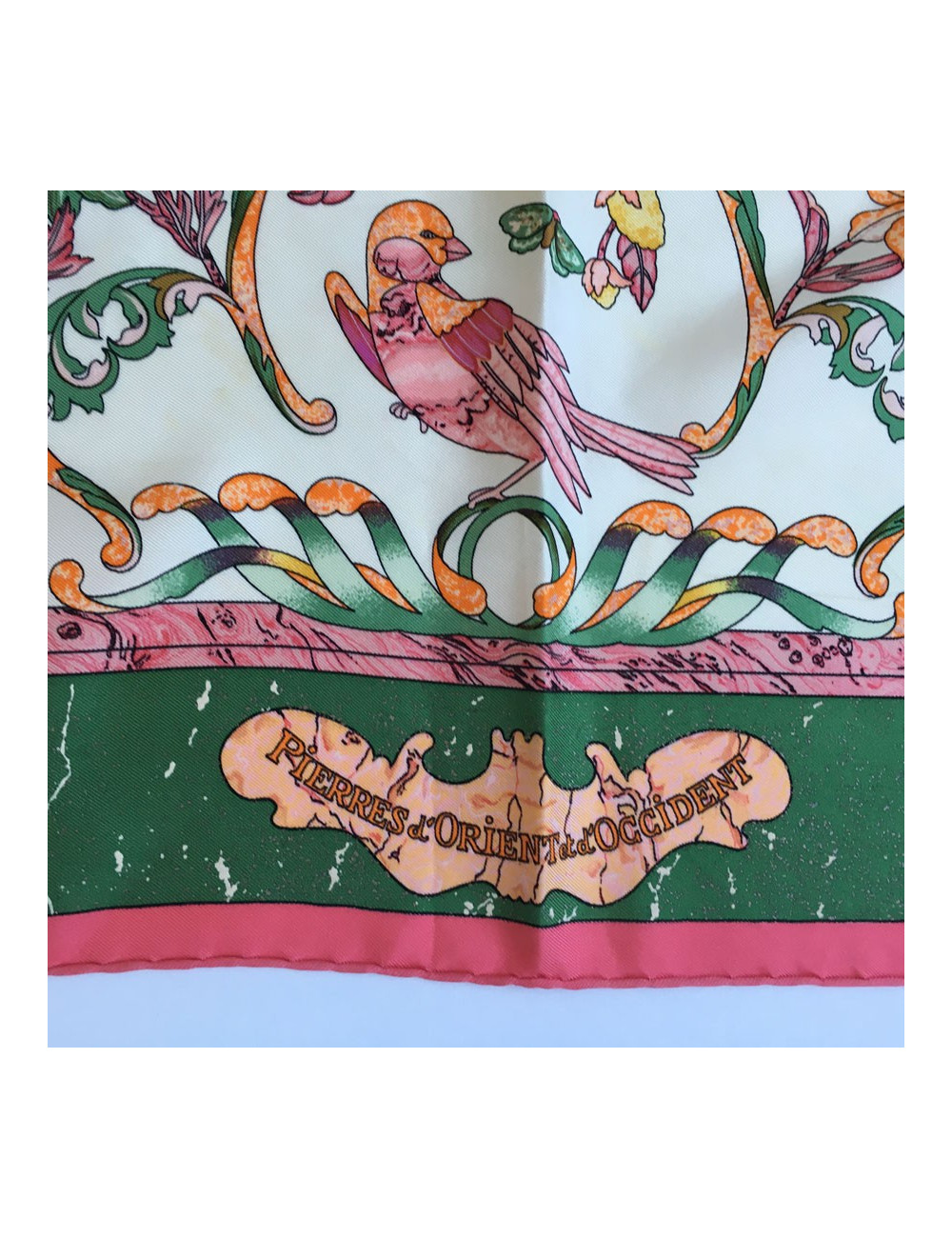  Carré HERMES "Pierres d'Orient et d'Occident" en soie